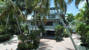 Free download 305 North Dr - Tucked away in the exclusive Plantation Lake Estates video and edit with RedcoolMedia movie maker MovieStudio video editor online and AudioStudio audio editor onlin