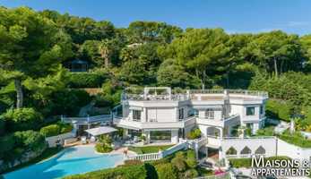 Free download ANTIBES - MAISON A LOUER - 15 000  - 500 m - 9 pice(s) video and edit with RedcoolMedia movie maker MovieStudio video editor online and AudioStudio audio editor onlin