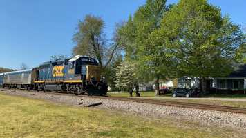 Free download April 20, 2020 - CSXT Geometry Inspection train W001-20 heads north on the Henderson Subdivision. video and edit with RedcoolMedia movie maker MovieStudio video editor online and AudioStudio audio editor onlin
