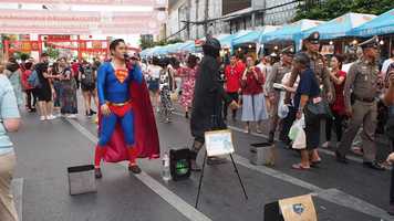 Free download Batman and Superman video and edit with RedcoolMedia movie maker MovieStudio video editor online and AudioStudio audio editor onlin