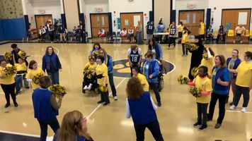Free download Cheerleaders show off their school spirit. video and edit with RedcoolMedia movie maker MovieStudio video editor online and AudioStudio audio editor onlin