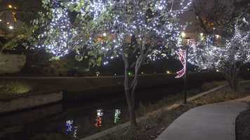 Free download Christmas 2019 San Antonio Riverwalk Reel video and edit with RedcoolMedia movie maker MovieStudio video editor online and AudioStudio audio editor onlin