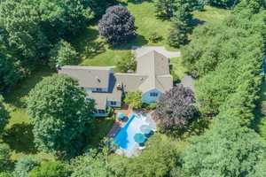 Free download Comfortable Country Living at 190 Nod Road in Ridgefield, CT video and edit with RedcoolMedia movie maker MovieStudio video editor online and AudioStudio audio editor onlin