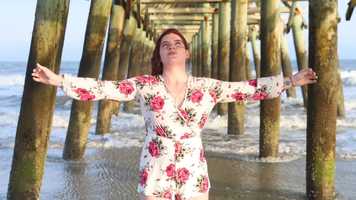 Free download Creative Smile Studio Beach Model. video and edit with RedcoolMedia movie maker MovieStudio video editor online and AudioStudio audio editor onlin