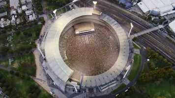 Free download Crowd1 Presentation Movie 16mb video and edit with RedcoolMedia movie maker MovieStudio video editor online and AudioStudio audio editor onlin