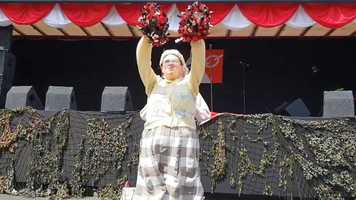 Free download Fizzogs Dancing Grannies busting a move video and edit with RedcoolMedia movie maker MovieStudio video editor online and AudioStudio audio editor onlin