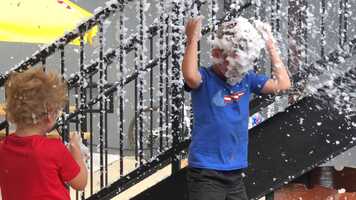 Free download Fun with our snow machine video and edit with RedcoolMedia movie maker MovieStudio video editor online and AudioStudio audio editor onlin