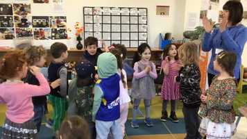 Free download Hebrew action song-  Yadayim al motnaim video and edit with RedcoolMedia movie maker MovieStudio video editor online and AudioStudio audio editor onlin