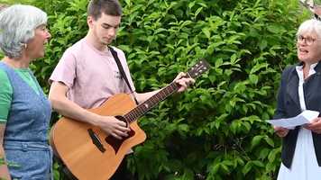 Free download Helen Ayrton and and Kathy Reeves singing to Lockdown Liz... video and edit with RedcoolMedia movie maker MovieStudio video editor online and AudioStudio audio editor onlin