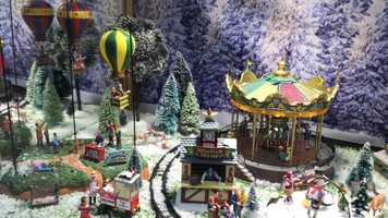 Free download London: Animated Christmas Window video and edit with RedcoolMedia movie maker MovieStudio video editor online and AudioStudio audio editor onlin