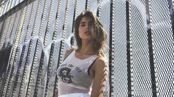 Free download Melody featuring Kara Jewelll video and edit with RedcoolMedia movie maker MovieStudio video editor online and AudioStudio audio editor onlin