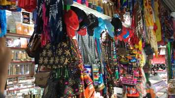 Free download MERCADO DE LA FELICIDAD - CINE VERITE video and edit with RedcoolMedia movie maker MovieStudio video editor online and AudioStudio audio editor onlin