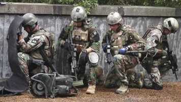 Free download Most_Dark_Music_Ever_Breachers_by_Peter_Vozar_and_Attila_Ats_Really_Slow_Motion_and_Giant_Apes video and edit with RedcoolMedia movie maker MovieStudio video editor online and AudioStudio audio editor onlin