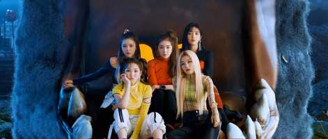 Free download RedVelvet Really Bad Boy Music Video video and edit with RedcoolMedia movie maker MovieStudio video editor online and AudioStudio audio editor onlin