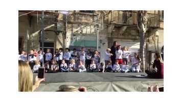 Free download Singing at Ermou Square video and edit with RedcoolMedia movie maker MovieStudio video editor online and AudioStudio audio editor onlin