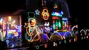 Free download Singing Snowman Shallow from Lady Gaga and Bradley Cooper 2019 video and edit with RedcoolMedia movie maker MovieStudio video editor online and AudioStudio audio editor onlin