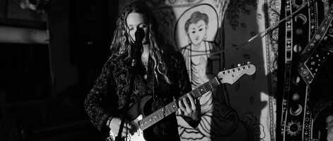 Free download SUNDIAL - Skank (Live Music Video) BW.mp4 video and edit with RedcoolMedia movie maker MovieStudio video editor online and AudioStudio audio editor onlin