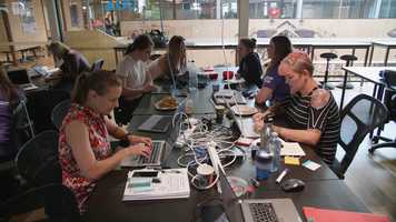 Free download SW Melody video and edit with RedcoolMedia movie maker MovieStudio video editor online and AudioStudio audio editor onlin