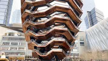 Free download Vídeo Elle Education 2 video and edit with RedcoolMedia movie maker MovieStudio video editor online and AudioStudio audio editor onlin