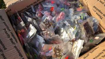 Free download VSE Unpacking Mini Animals video and edit with RedcoolMedia movie maker MovieStudio video editor online and AudioStudio audio editor onlin