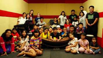 Free download Welcome to the Khlong Toey Music Program, in Bangkok, Thailand. video and edit with RedcoolMedia movie maker MovieStudio video editor online and AudioStudio audio editor onlin