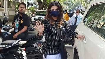 Free download What do you think Raveena Tandon was trying to do? Meanwhile, Baap-Beti Saif Ali Khan and Sara Ali Khan go out video and edit with RedcoolMedia movie maker MovieStudio video editor online and AudioStudio audio editor onlin