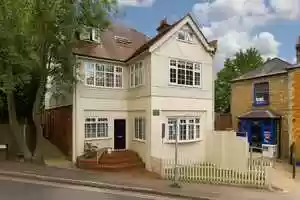 Free download High Street, Claygate - Newton Huxley video and edit with RedcoolMedia movie maker MovieStudio video editor online and AudioStudio audio editor onlin
