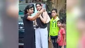 Free download Khushi Kapoor already got fans surrounding her even before her big Bollywood debut video and edit with RedcoolMedia movie maker MovieStudio video editor online and AudioStudio audio editor onlin