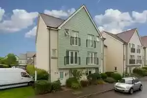 Free download The Moors, Redhill - Ralph James Rentals video and edit with RedcoolMedia movie maker MovieStudio video editor online and AudioStudio audio editor onlin